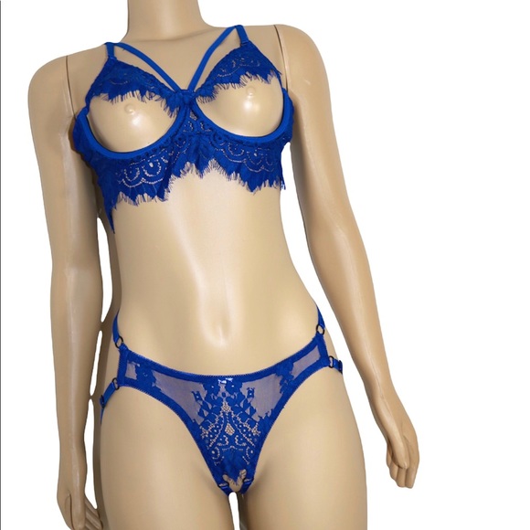 Crotchless Lingerie Set - Picture 3 of 5